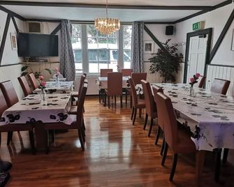 Swan Inn, Heathrow Airport - Staines-upon-Thames - מסעדה