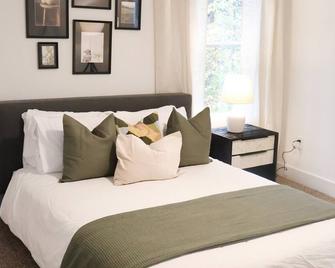 Lanier Living: Modern 3br, 3ba Work-Live Retreat - Gainesville - Schlafzimmer