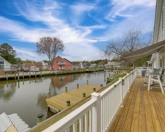 Waterfront Cottage with Private Dock in Ocean Pines! - Ocean Pines