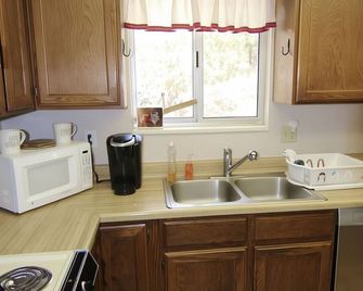 Secluded Cabin w/ Coffee, Mount Abajo & Golf Views - Monticello