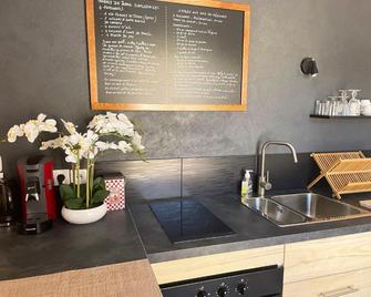 Le TOURNY-Studio cosy avec ascenseur- Sarlat - Coeur cité médiévale - Sarlat-la-Canéda - Kitchen