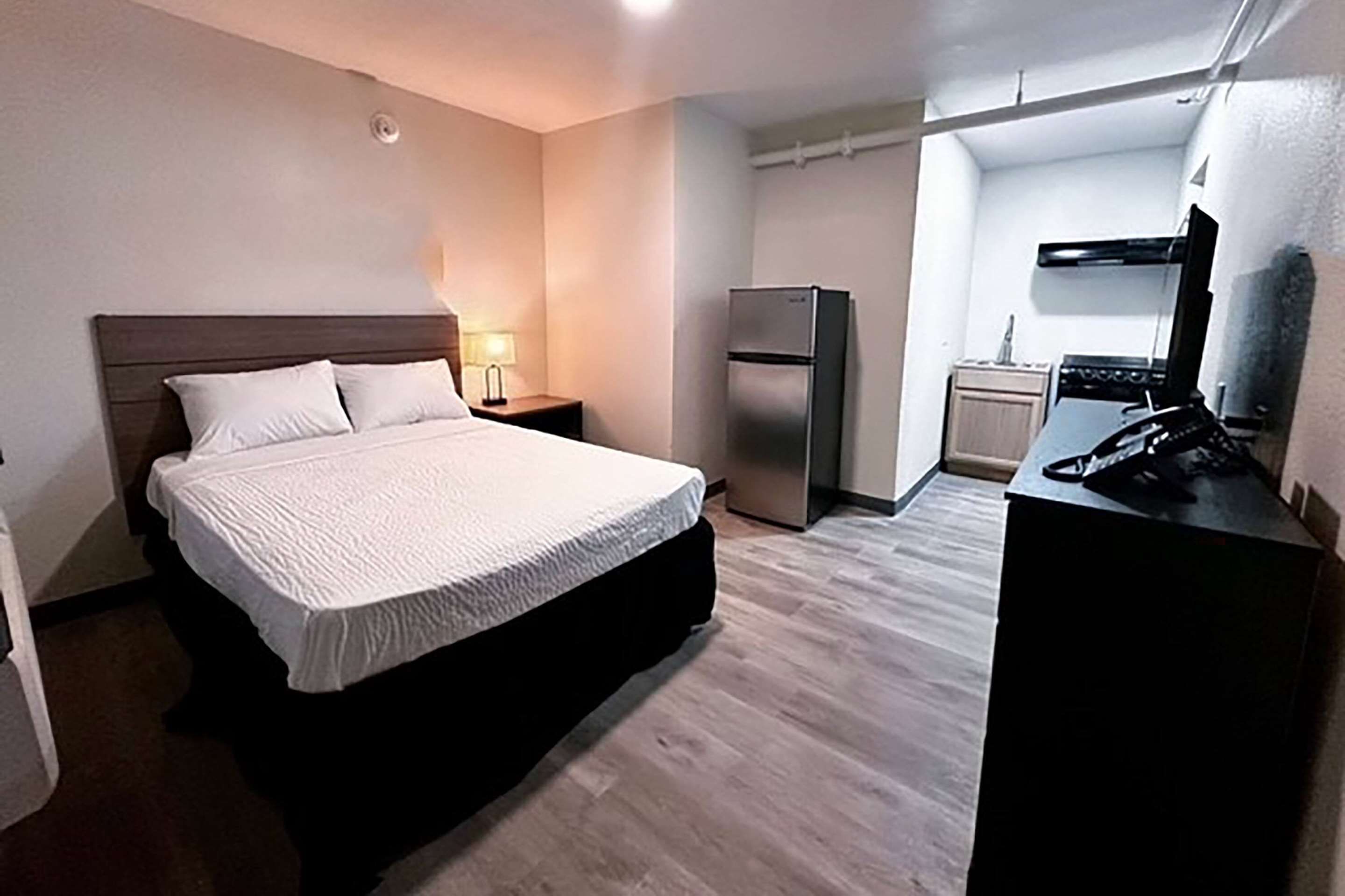Studio City Suites, a Travelodge by Wyndham - Texarkana - Slaapkamer