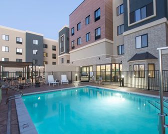 Staybridge Suites Manteca - Lathrop Area By IHG - Manteca - Piscina