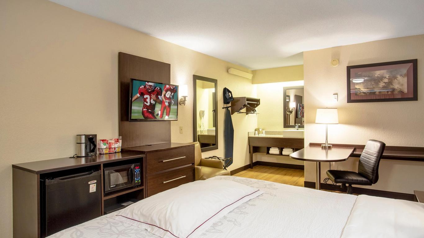 Red Roof Inn Plus+ St Louis - Forest Park/ Hampton Ave