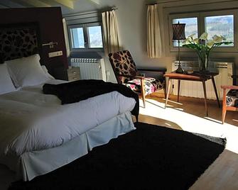 Hotel Rural El Algaire - Salas - Bedroom