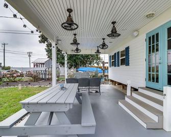 Water-View Deale Home Walk to Marina, Restaurants - Deale - Patio