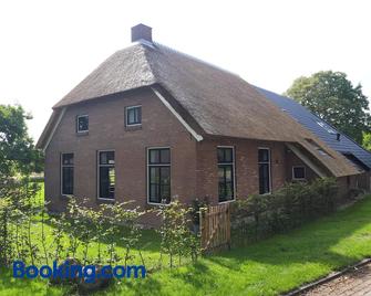 Bed en Breakfast Het Oelenest - Hooghalen - Edificio