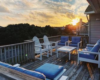 7 bed/5 bath w/Pool&Hottub - Oceanfront & Indoor Pool/Gym - walk to beach/town!! - Duck - Balcony