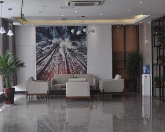 Green Haotai Zhixuan Hotel (Shangqiu City Zhecheng County Shanghai Road store) - Shangqiu - Лоббі