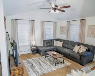 Newly renovated home in McCalla/Bessemer - Bessemer - Sala de estar