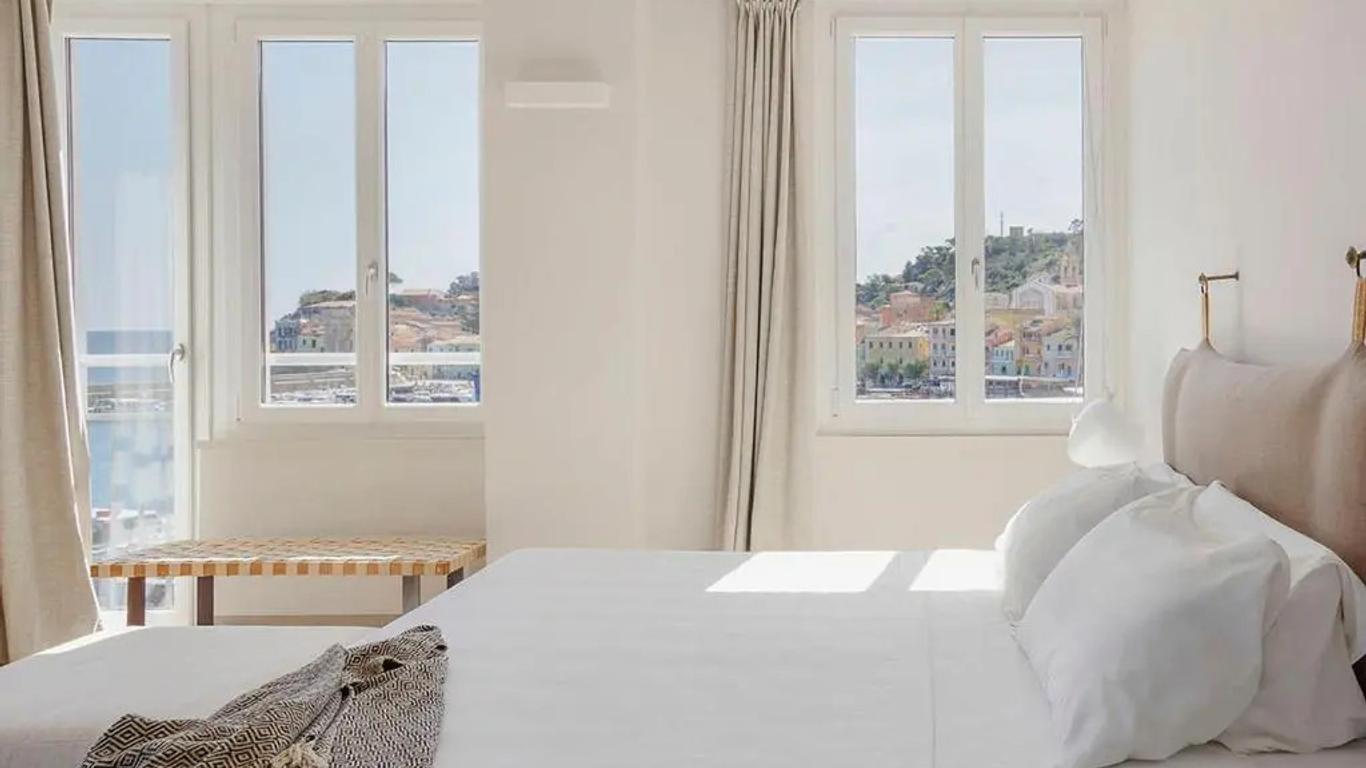 La Guardia Hotel