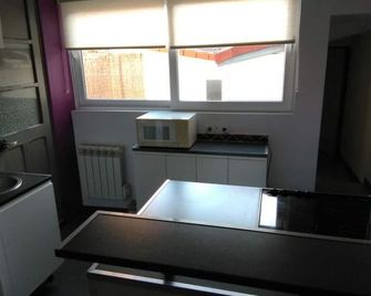 Cottage sleeps 5 in Saint Pol / sea - Saint-Pol-sur-Mer - Kitchen