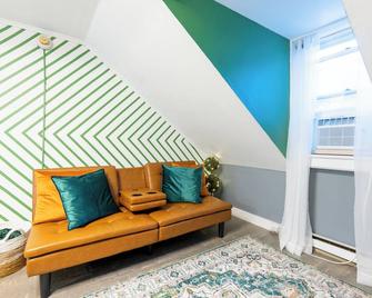 Millview is located in the heart of \nMount Holly perfect for business or leisure - Mount Holly - Living room