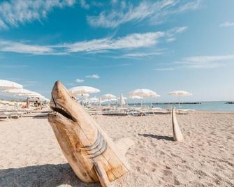 Natural Village Resort - Potenza Picena - Spiaggia