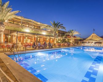 Golden Sand Hotel - Karfas - Pool