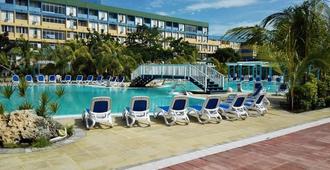 Hotel Punta la Cueva - Cienfuegos - Pool