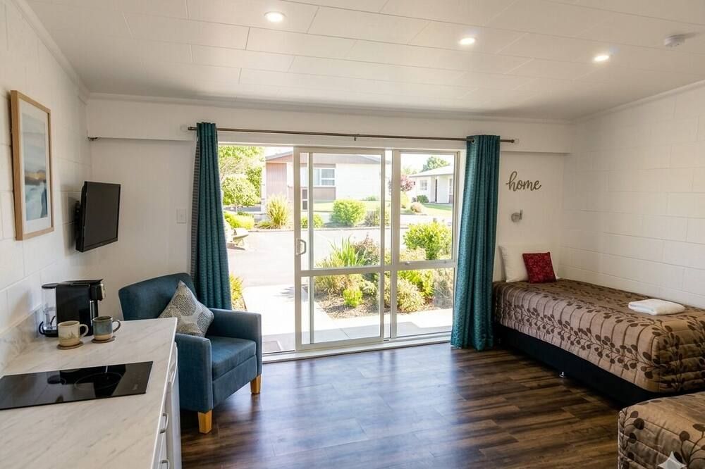 Golden Aura Suites - Stratford