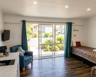 Golden Aura Suites - Stratford