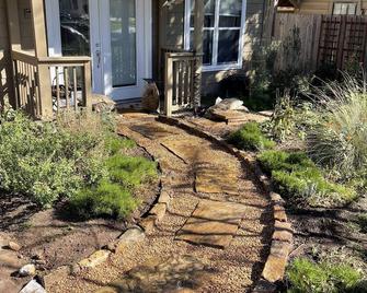 Private 1 Br 1 Ba, Kitchen, Office, Washer & Dryer - Austin