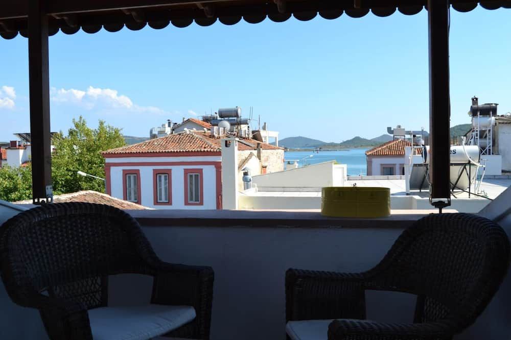 Setenay Otel - אייבאליק - מרפסת