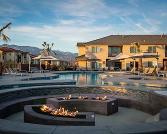 Zion Village Retreat Pool Is Open Porch Views, Sleeps 11 - Hurricane - Pool