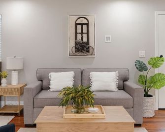 Studio 3 Min to Downtown Beaches Freeways Airport - San Diego - Sala de estar