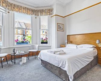 Heatherbank Guest House - London