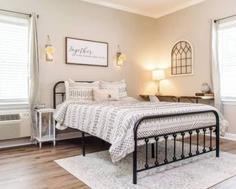 Trade hotel hallways for quiet streets, historic charm, and evenings that finally slow down. - Montgomery - Bedroom
