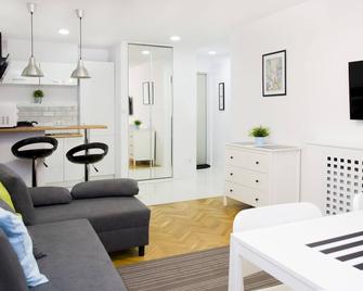Hosapartments City Center - Warszawa - Pokój dzienny