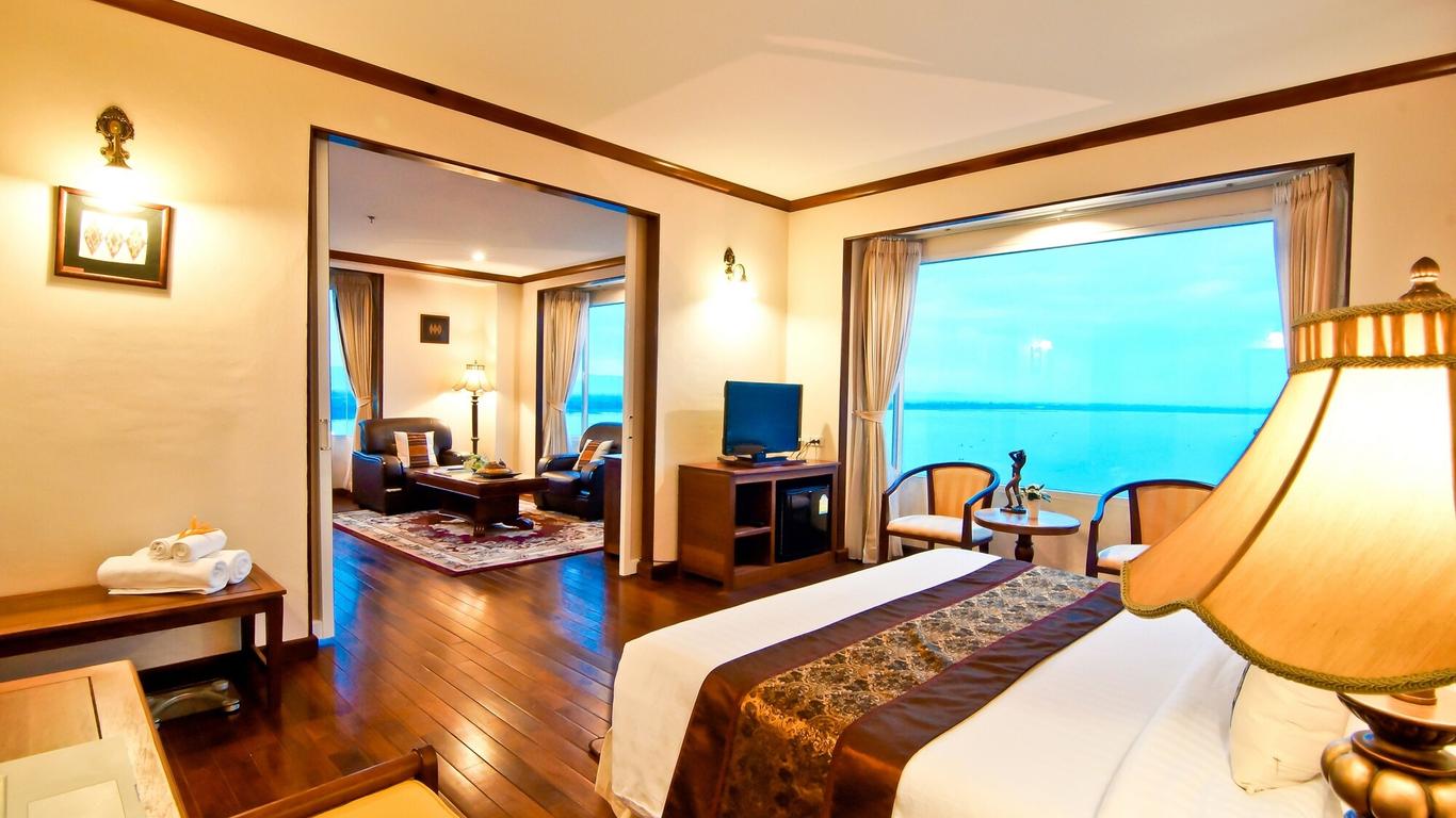 โรงแรมจำปาสัก แกรนด์