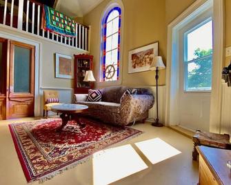 Unique Stay! Converted Church In Idyllic Location - St. John’s - Wohnzimmer