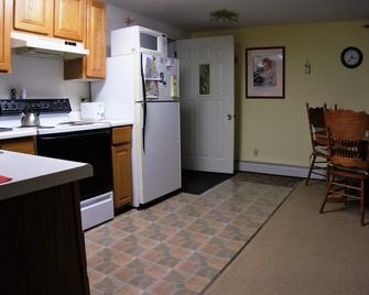 A Slope Side Apartment by Alyeska Resort. Private, Affordable - Girdwood - Kitchen