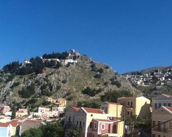 Grace Hotel & Studios - Ano Symi - Buiten zicht