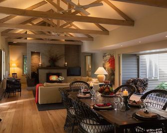 Tranquility Berry - Berry - Dining room