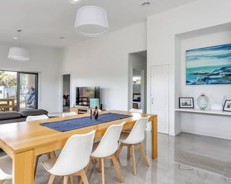 Diamond Bay Beach House: brand new - Sorrento - Jídelna