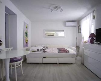 Holiday Home Lavanda - Raslina - Wohnzimmer