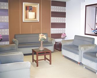 أيربورت ريزيدانسي - أحمد أباد - غرفة معيشة