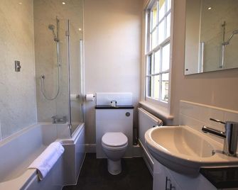 The Crown Hotel - Sudbury - Koupelna