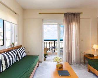 Radamanthy's Hotel Apartments - Rethymno - Pokój dzienny