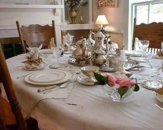 The Cottage Bed & Breakfast - Monticello - Restaurant