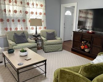 Bear Retreat - 2-bedroom house in Waterbury - Waterbury - Sala de estar