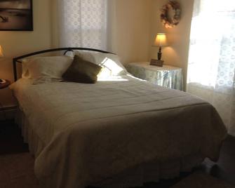 Charming Condo in the Historic Section of Hyannis - Barnstable - Bedroom