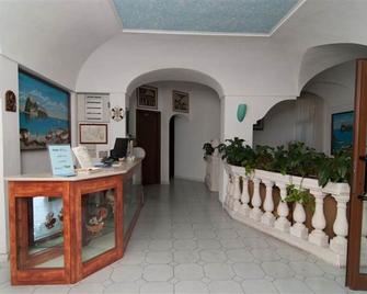 Hotel La Ninfea - Ischia - Front desk
