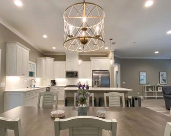 Sand Dollar Lodge - Jekyll Island - Dining room