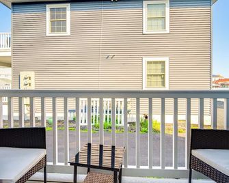 Bright Brigantine Townhome Steps to Beach Access! - Brigantine - Balcon