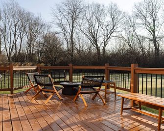 Sauna~indoorplayarea~gameroom~firepit~23mizoo~spookynook~kingsisland~voa~bigyard - Middletown - Balkon