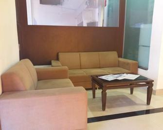 Hotel Dreamland - Lonavala - Living room
