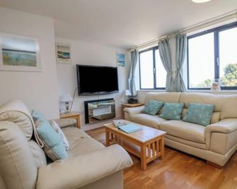 Beachcomber - Lands End - Living room