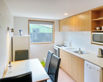 306 Motel Apartments - כרייסטצ'רץ' - מטבח