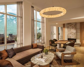 ريمروك بإنفاف، إمبليمز كوليكشن - بانف - ردهة